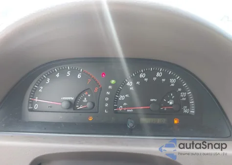 2002 Toyota Camry Le z USA, uszkodzony, nr VIN 4T1BE32K72U110285